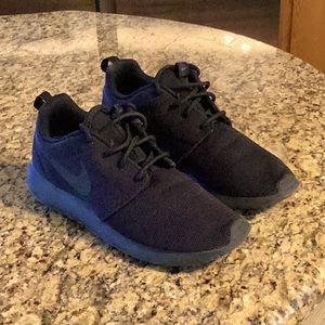 Nike Roshe Run triple black